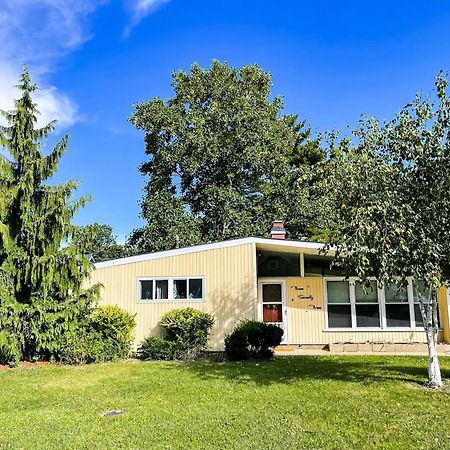 New! Mid-Century Modern Themed Family Home! Vermilion Exterior photo